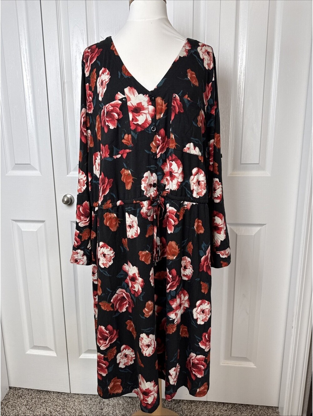 Torrid Wide Waist Stretch Knit Floral Black Red Dress size 4X NWT